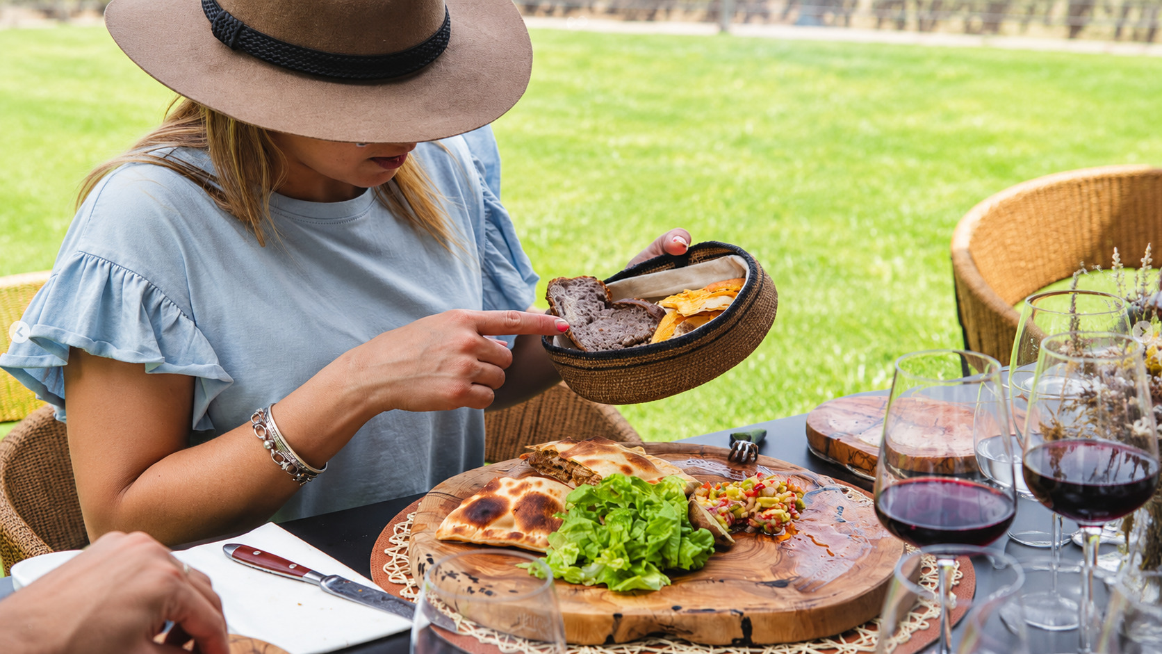 Cabalgata entre viñedos en Mendoza con almuerzo gourmet y maridaje — imagen 14