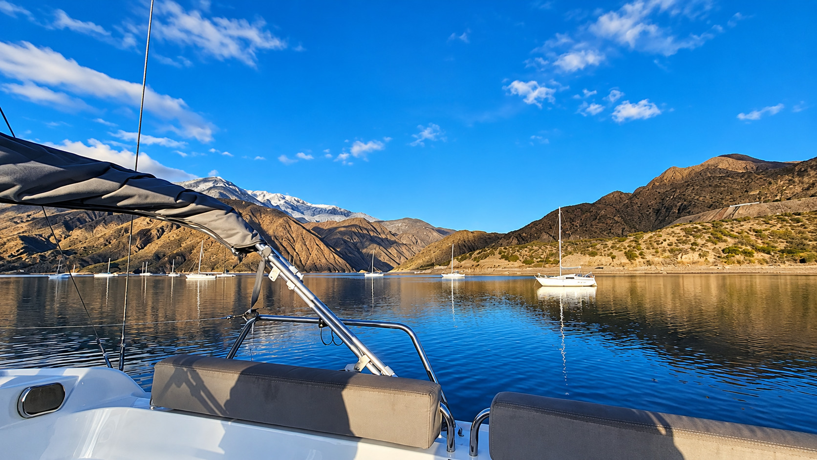 Paseo en velero por el Dique Potrerillos — vino y tabla de quesos — imagen 14