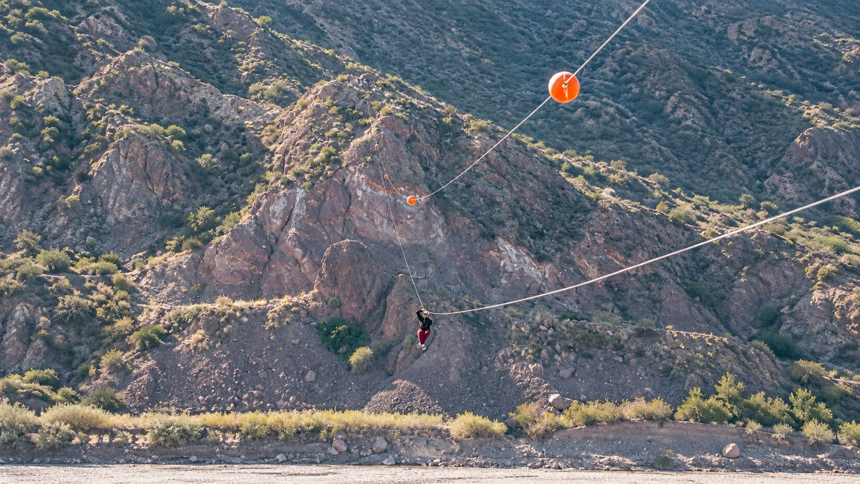 Canopy Adrenalina en Potrerillos — 6 tirolesas y cruce del Río Mendoza — imagen 10